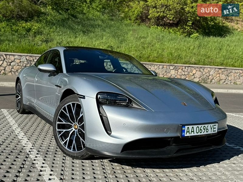 Porsche Taycan 2023