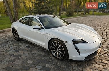 Седан Porsche Taycan 2021 в Киеве