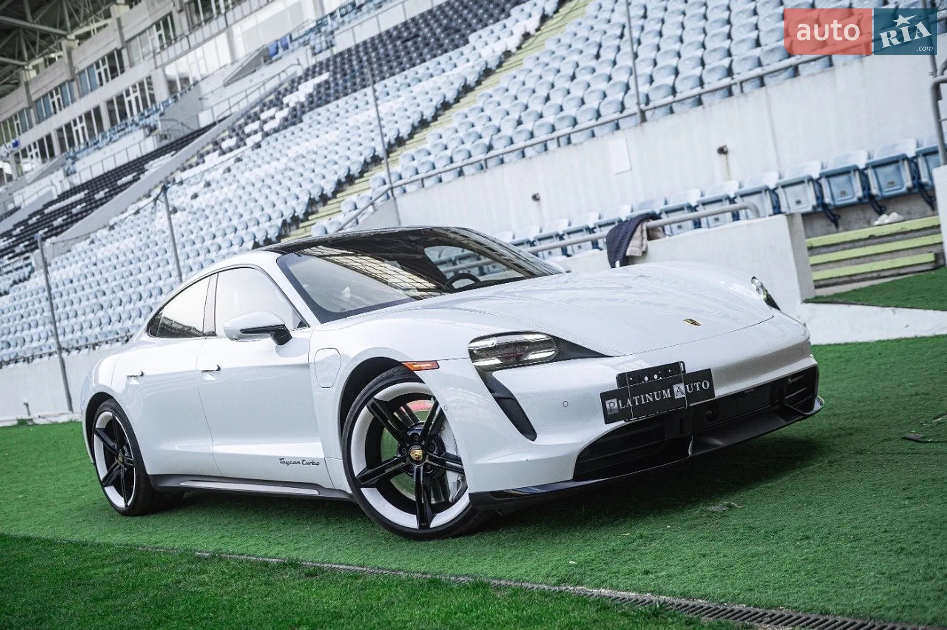 2020 Porsche Taycan - мініатюра 4