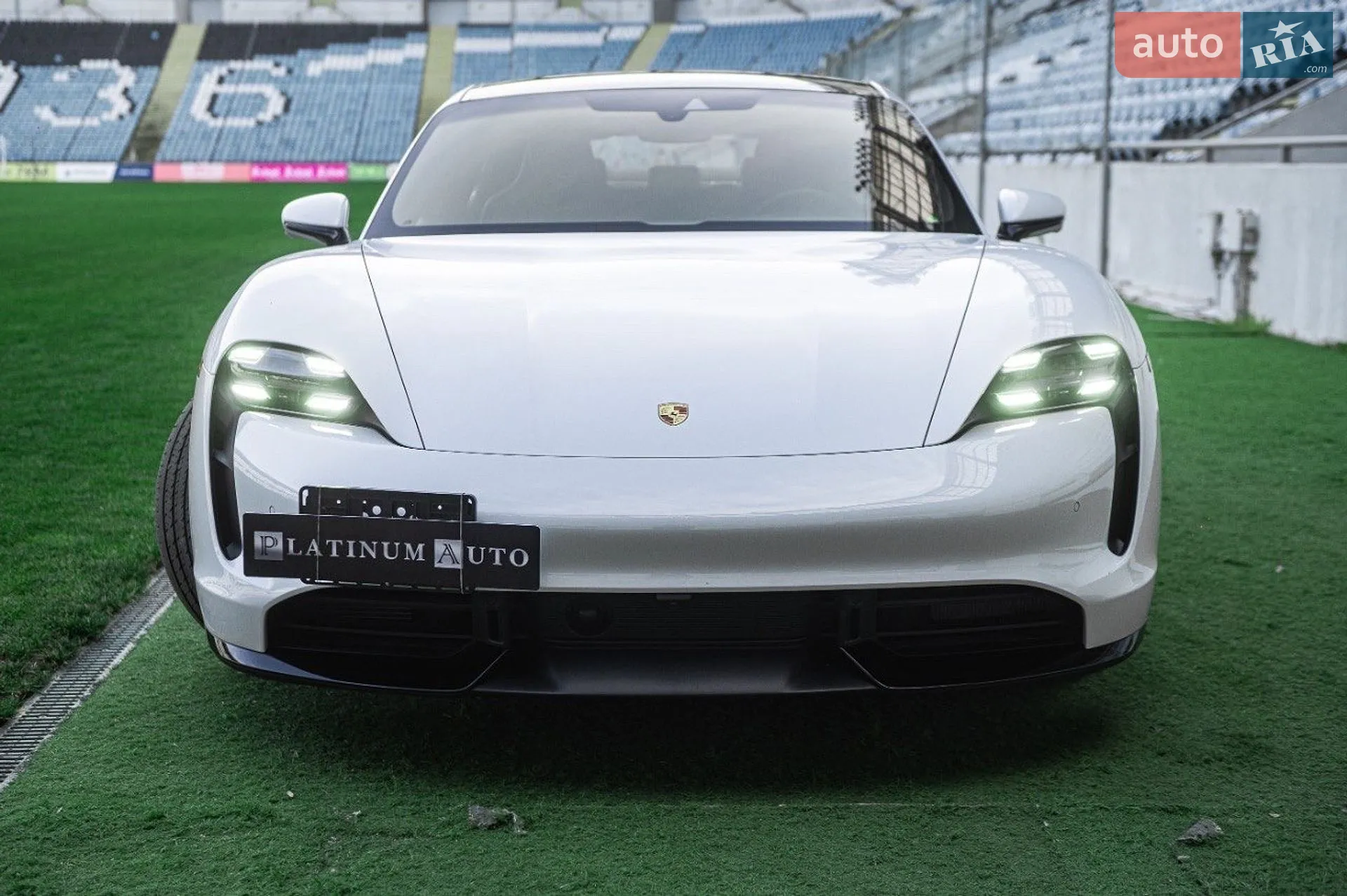 2020 Porsche Taycan - мініатюра 20