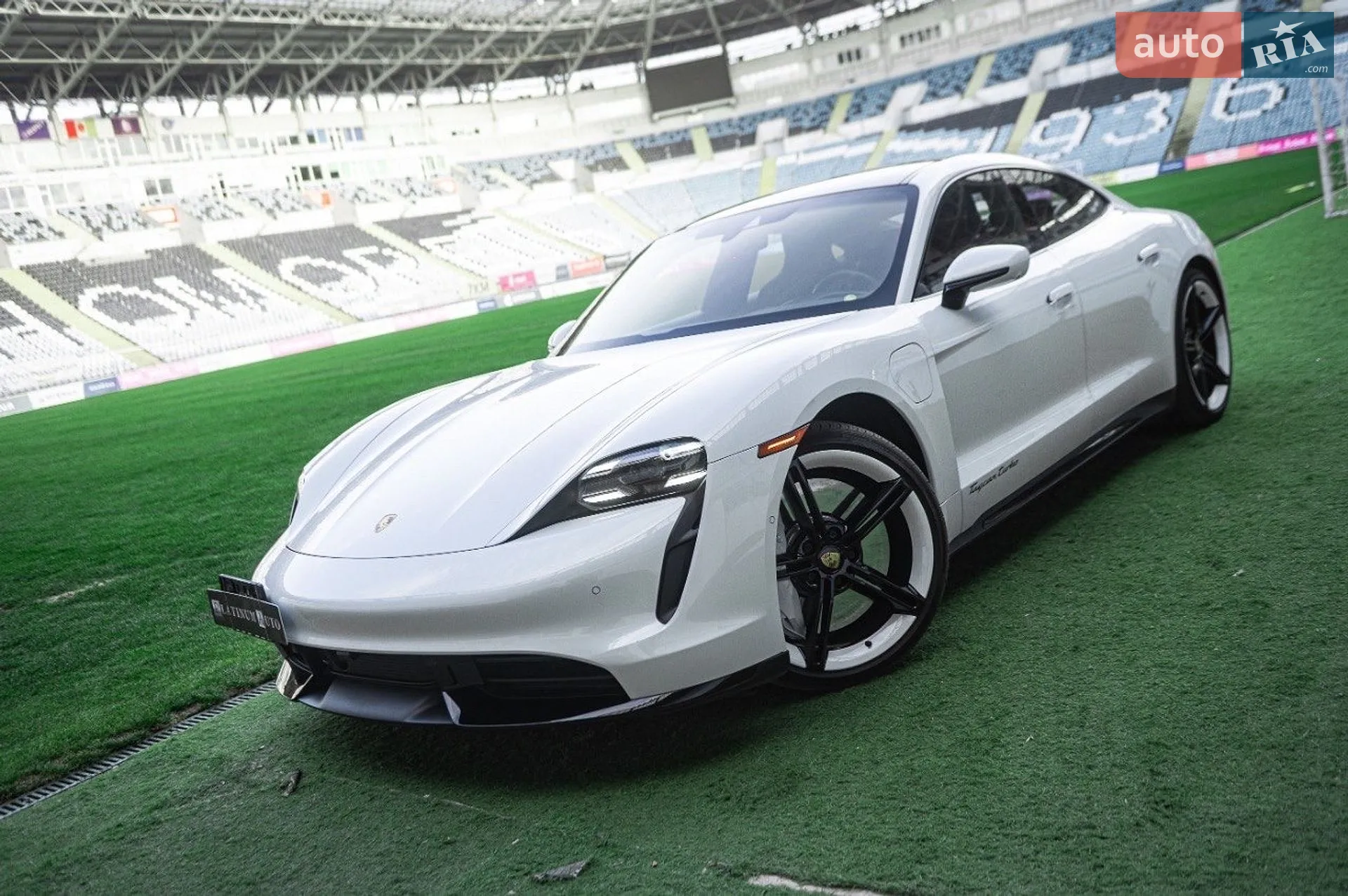 2020 Porsche Taycan - мініатюра 8