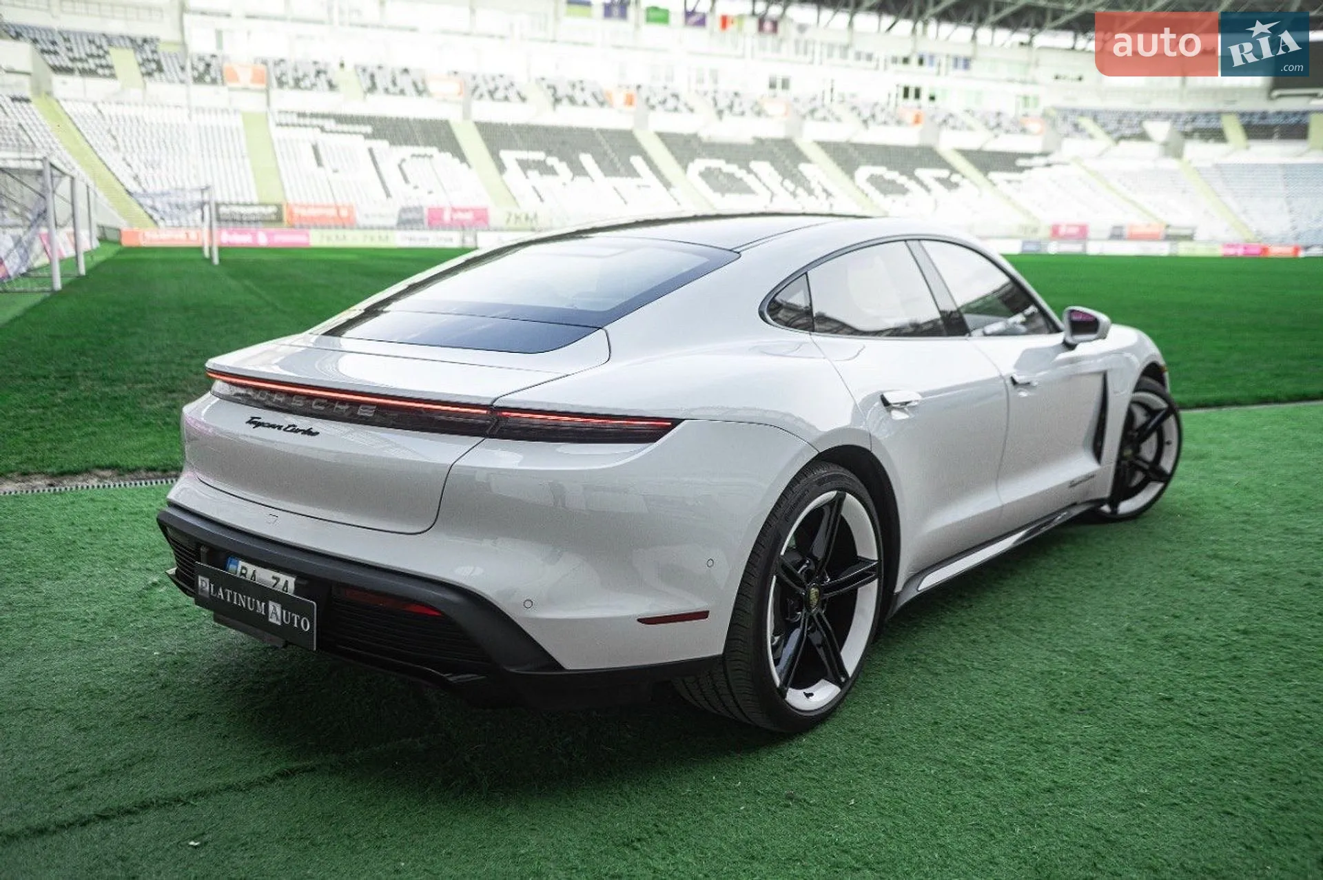 2020 Porsche Taycan - мініатюра 15