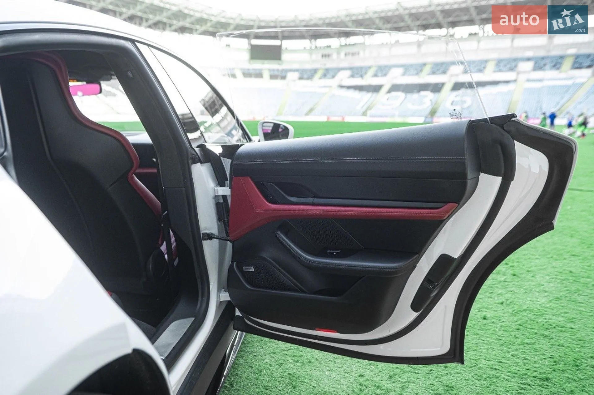 2020 Porsche Taycan - мініатюра 28
