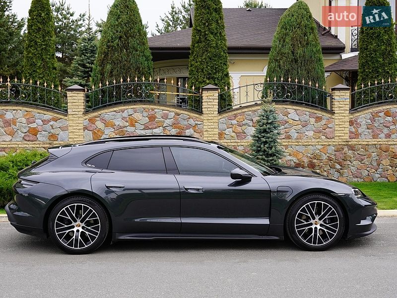Седан Porsche Taycan 2024 в Киеве