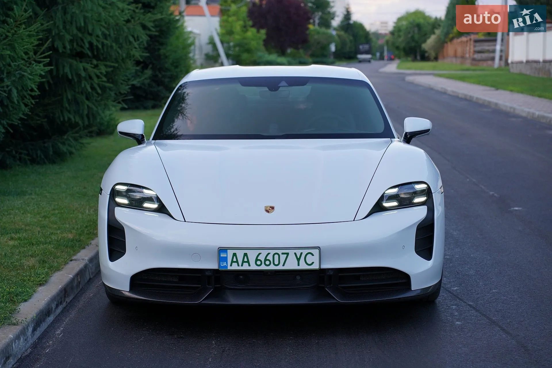 2020 Porsche Taycan - мініатюра 2