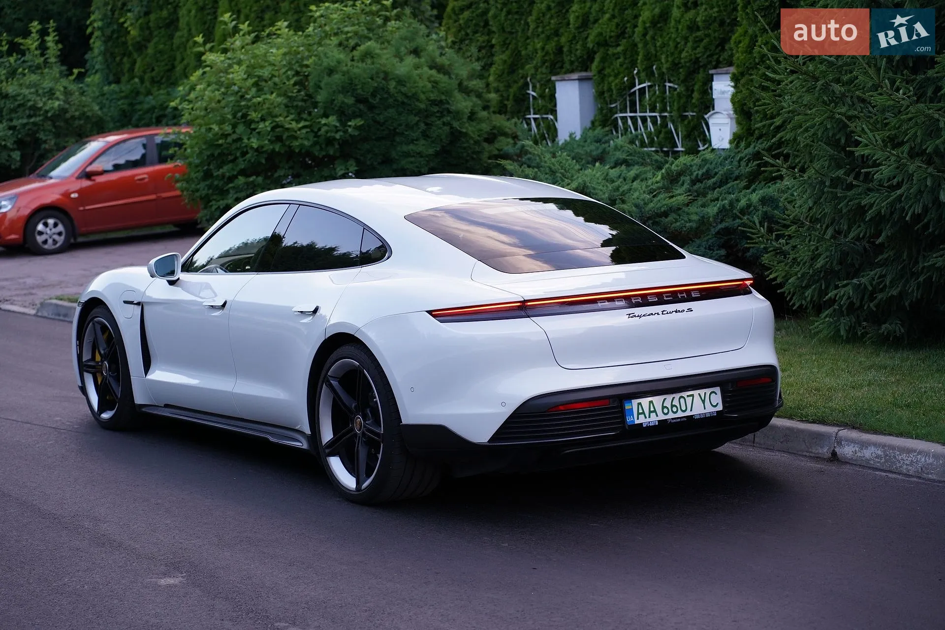 2020 Porsche Taycan - мініатюра 9