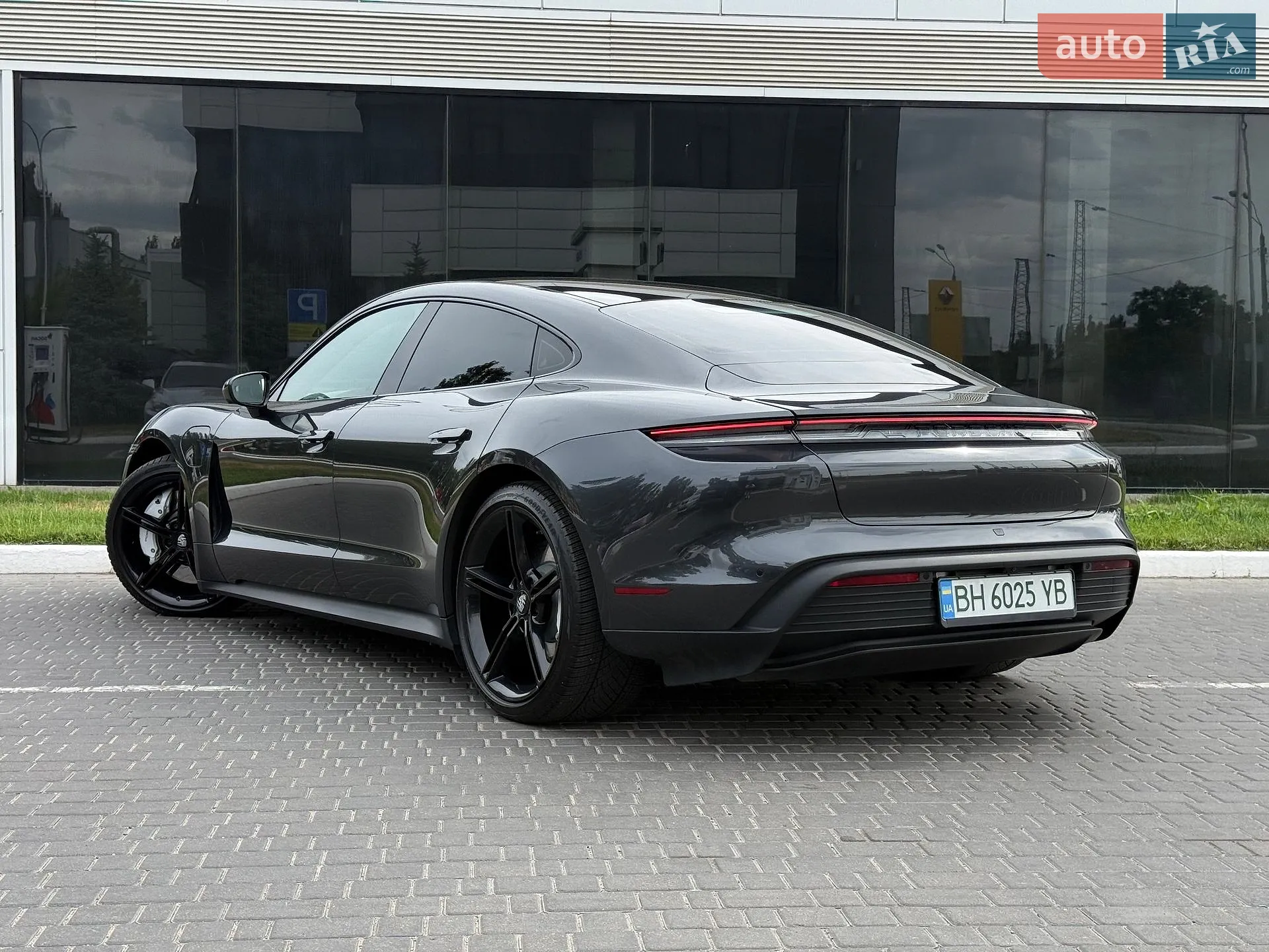 2021 Porsche Taycan - мініатюра 11