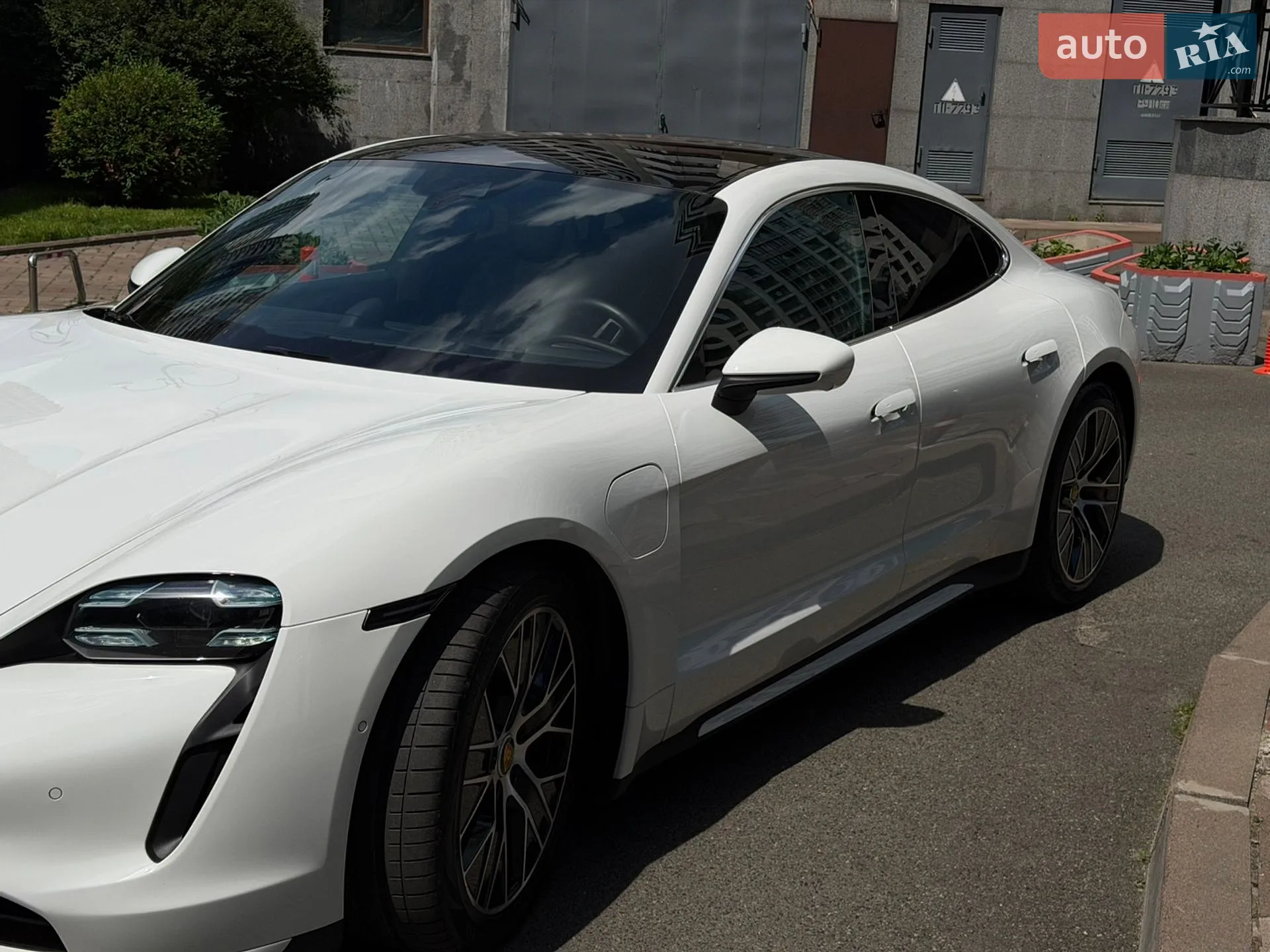 2020 Porsche Taycan - мініатюра 2