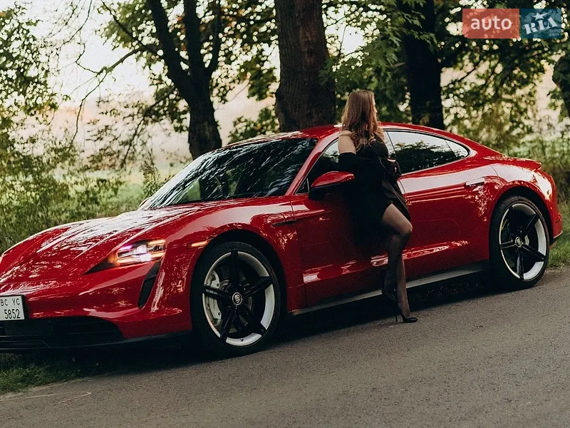 Porsche Taycan 2021