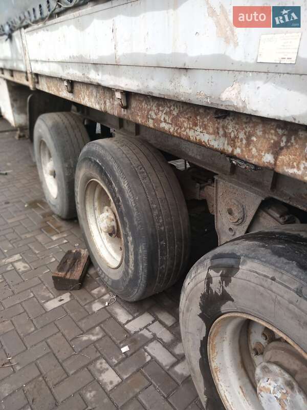 Бортовий напівпричіп Причеп Автоприцеп 1999 в Кривому Розі