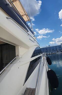 Моторная яхта Princess Flybridge 2009 в 