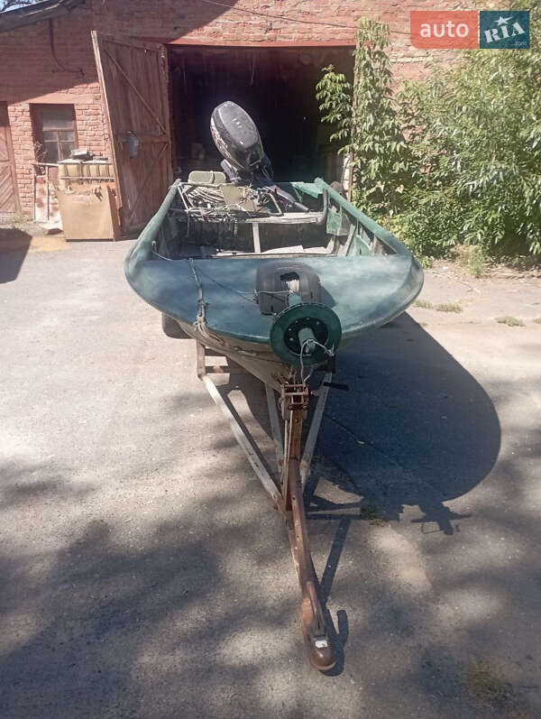 Катер Привет 22 2010 в Иванкове