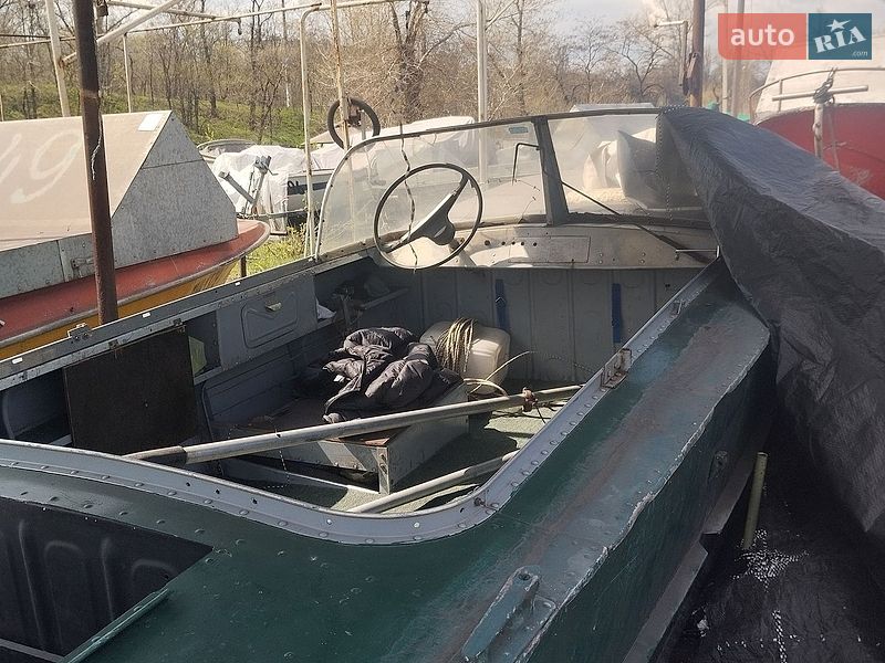 Лодка Прогресс 2М 1985 в Каменском