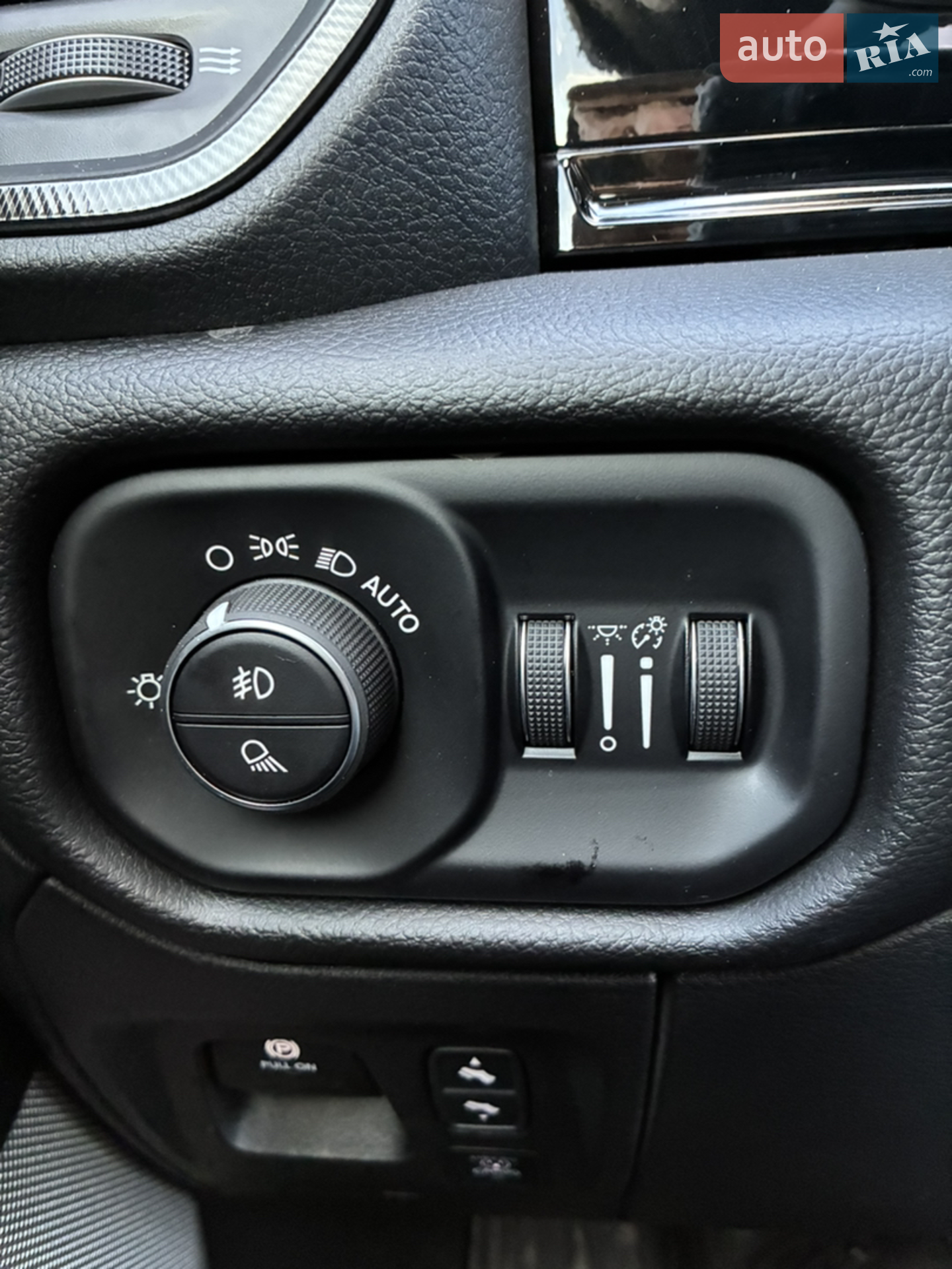 2024 RAM 1500 - мініатюра 31