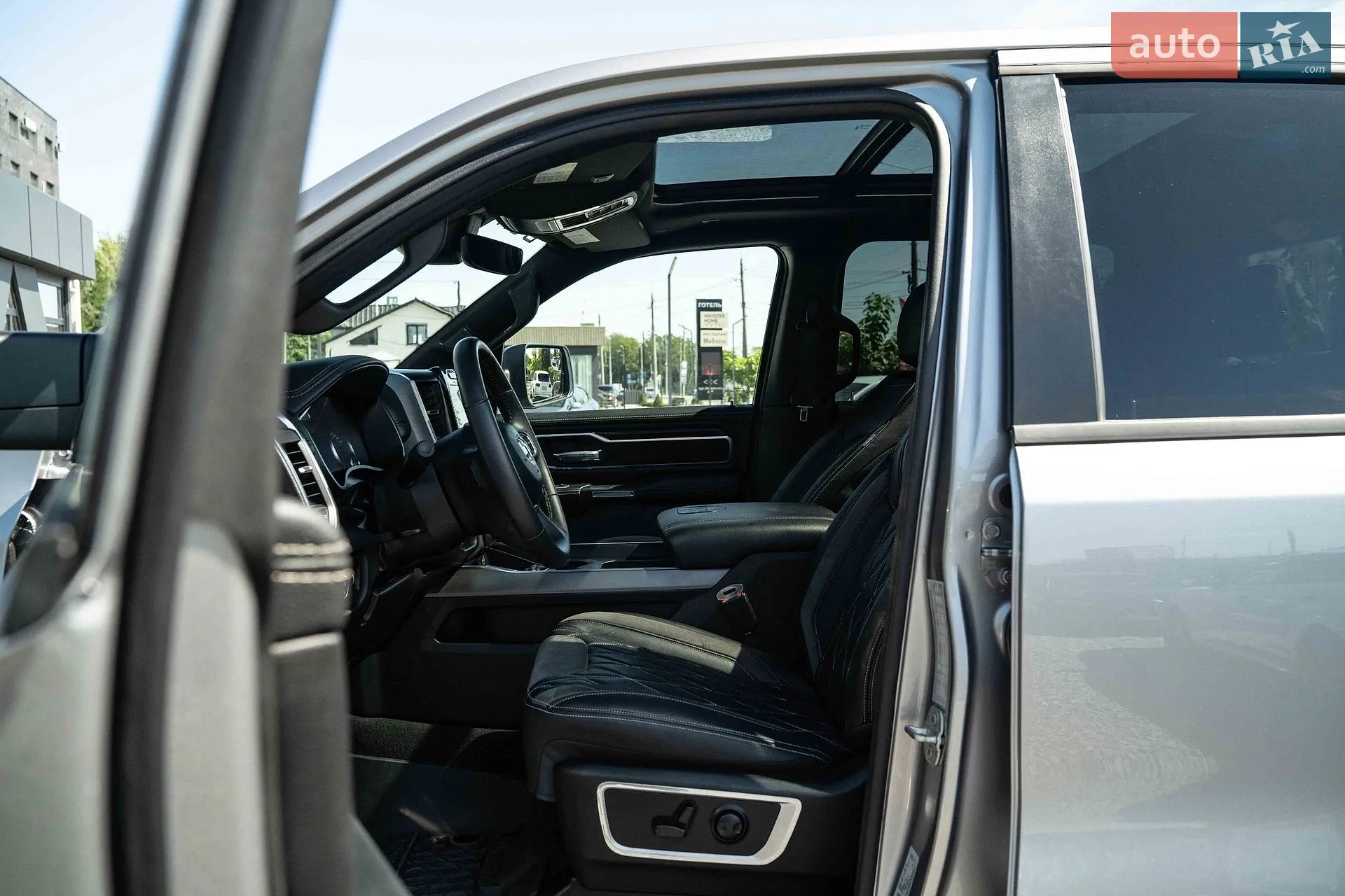 2023 RAM 1500 - мініатюра 25