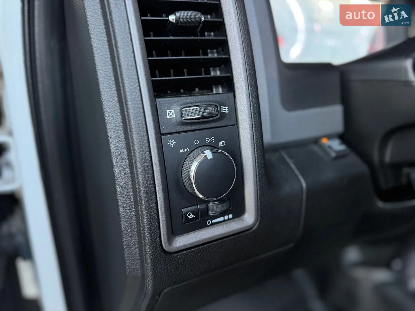 2019 RAM 1500 - мініатюра 36