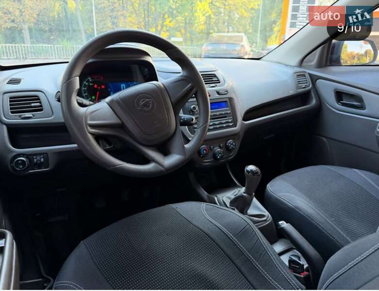 Седан Ravon R4 2017 в Градизьку