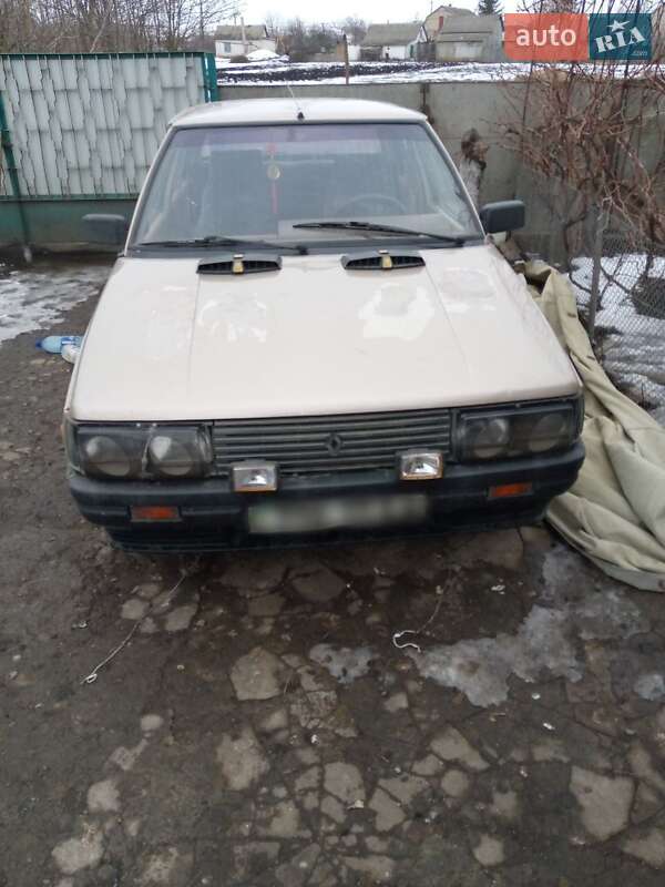 Хетчбек Renault 11 1986 в Краснограді