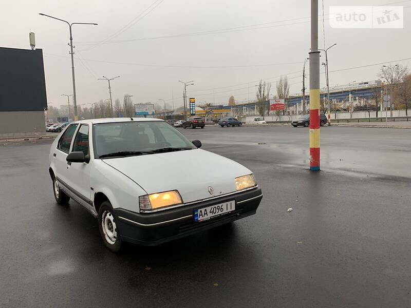 Хэтчбек Renault 19 1990 в Киеве