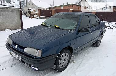 Седан Renault 19 1992 в Полонному