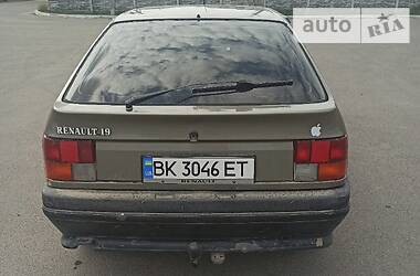 Хэтчбек Renault 19 1990 в Ровно