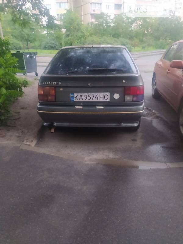 Седан Renault 19 1991 в Киеве