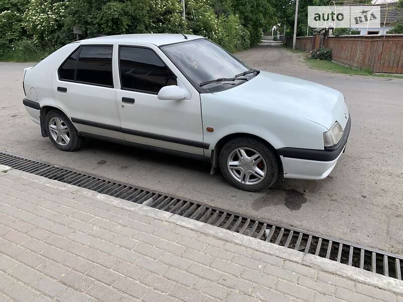 Хетчбек Renault 19 1989 в Чернівцях