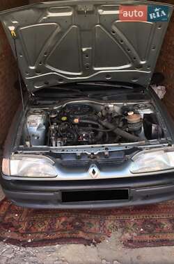 Хэтчбек Renault 19 1999 в Харькове