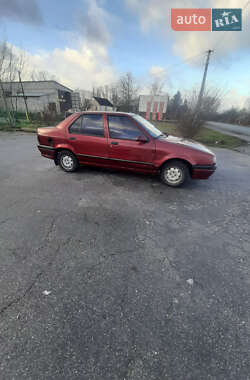 Седан Renault 19 1998 в Полонному