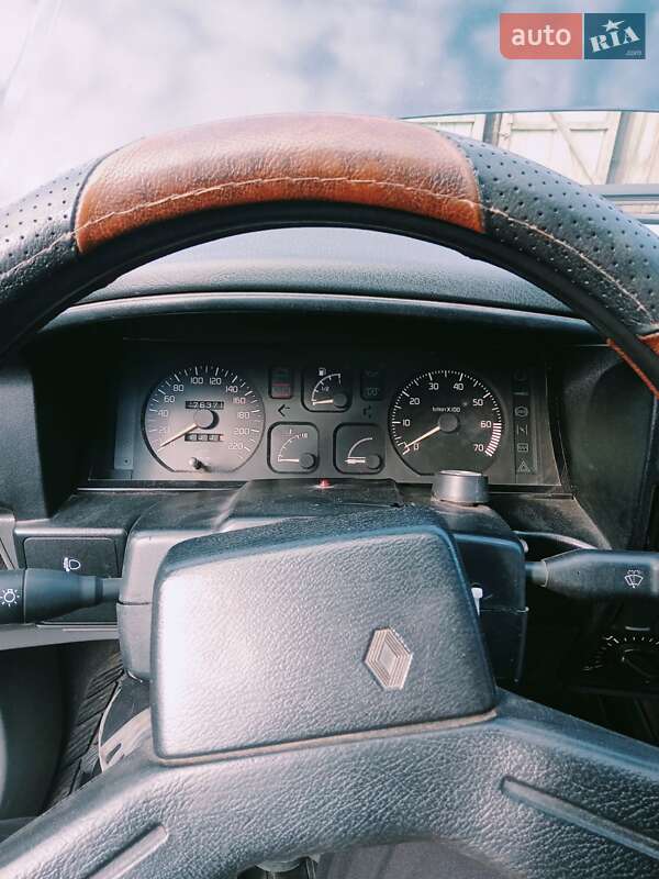 Седан Renault 19 1992 в Бобровиці