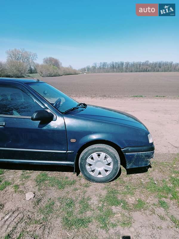 Седан Renault 19 1992 в Бобровиці