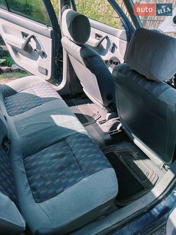 Седан Renault 19 1992 в Бобровиці