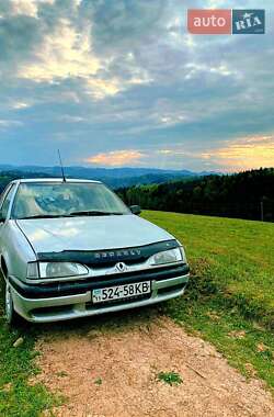 Седан Renault 19 1992 в Путиле