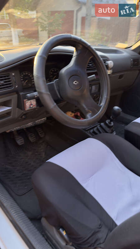 Седан Renault 19 1996 в Измаиле