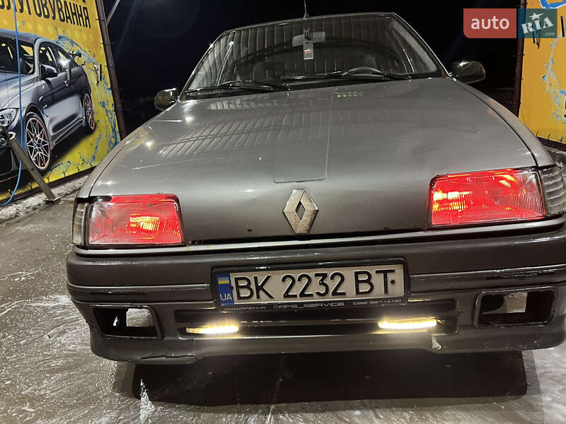 Хэтчбек Renault 19 1990 в Прилуках
