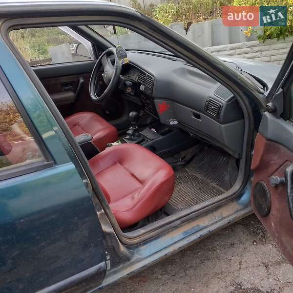 Седан Renault 19 1998 в Безлюдовке