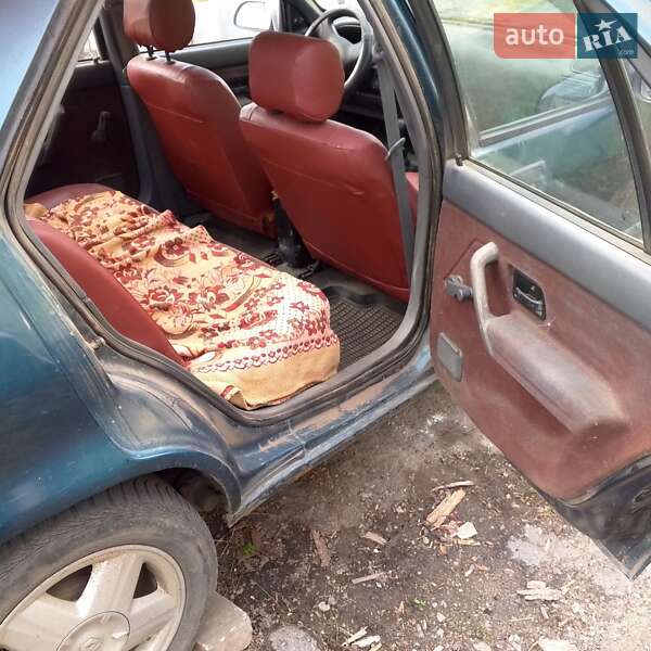 Седан Renault 19 1998 в Безлюдовке