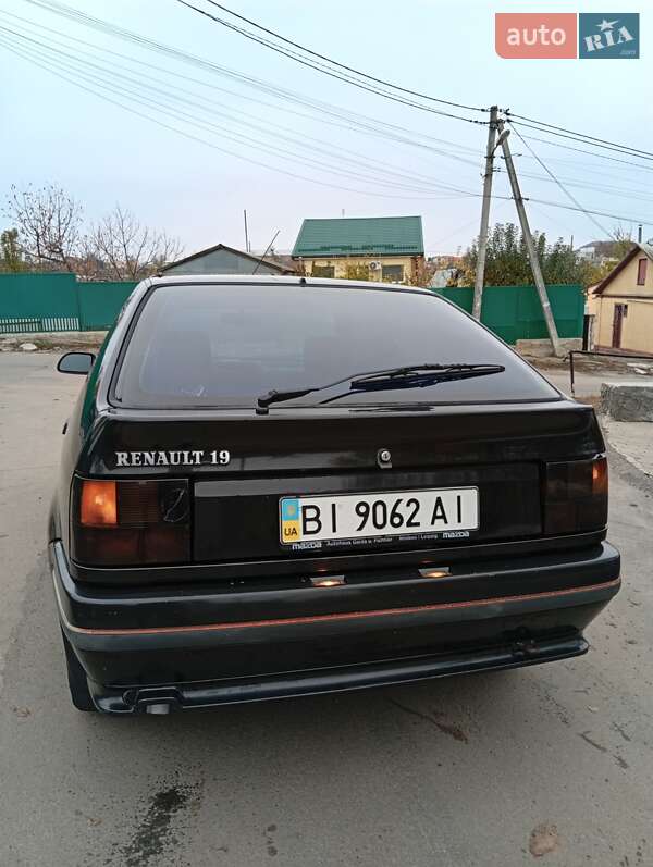 Хэтчбек Renault 19 1991 в Полтаве фото 4 Хэтчбек Renault 19 1991 в Полтаве