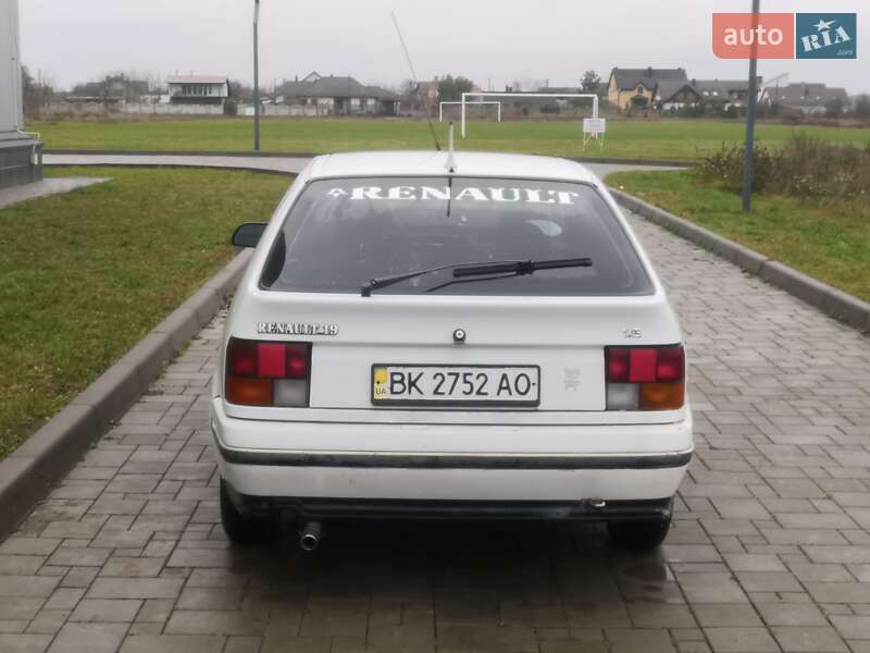 Хетчбек Renault 19 1991 в Здолбуніві фото 5 Хетчбек Renault 19 1991 в Здолбуніві