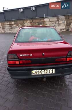 Седан Renault 19 1995 в Зборове