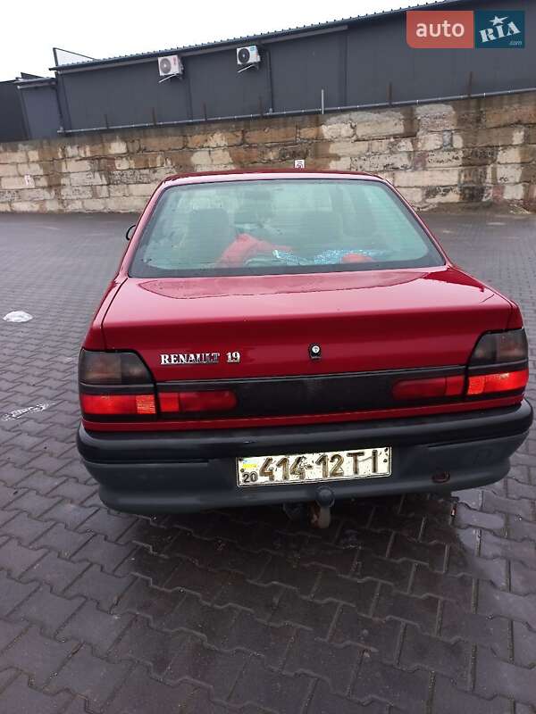 Седан Renault 19 1995 в Зборове
