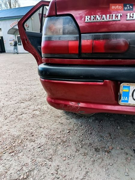 Седан Renault 19 1995 в Киеве