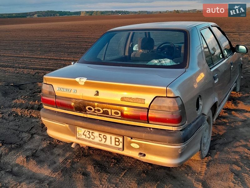 Седан Renault 19 1993 в Оженине