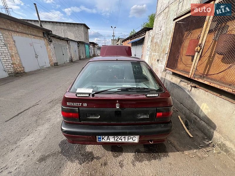 Хэтчбек Renault 19 1993 в Киеве