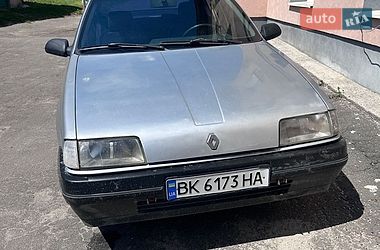 Седан Renault 19 1991 в Остроге