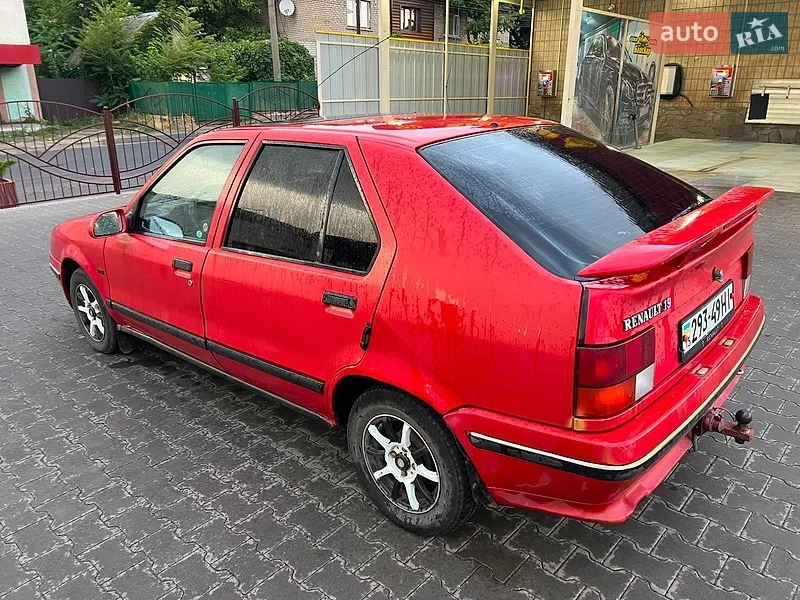 Renault 19