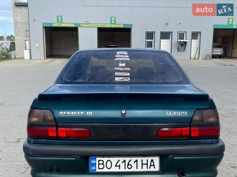 Седан Renault 19 1996 в Чорткове