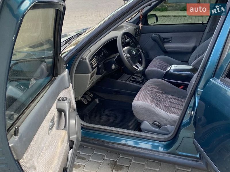 Седан Renault 19 1996 в Чорткове