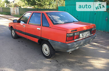 Седан Renault 21 1986 в Прилуках