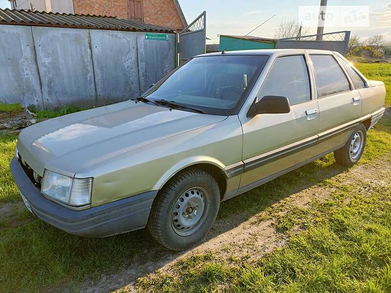 Седан Renault 21 1988 в Ромнах